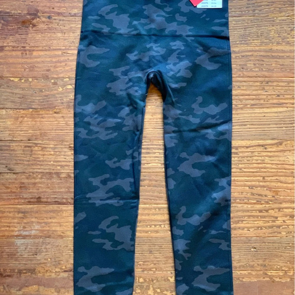 Spanx Crop Camo Seamless leggings NEW Look At Me Now S - Picture 5 of 8